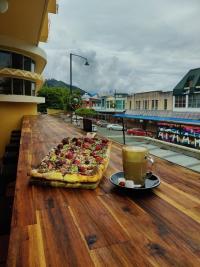 Outside dining (click to enlarge)